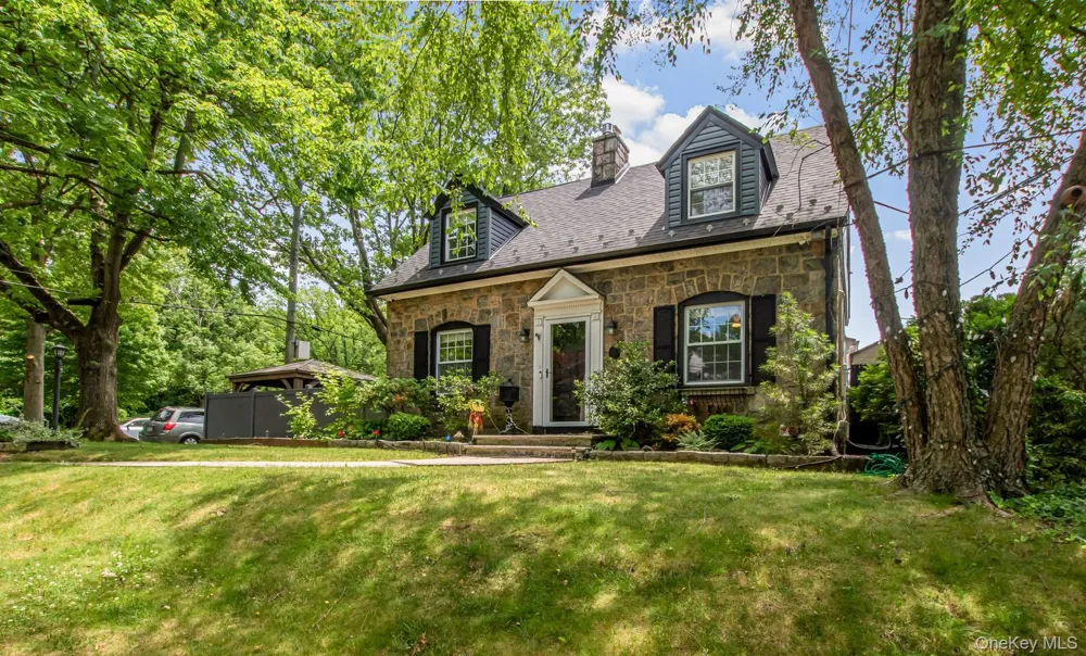 4 Knox Pl. Staten Island, NY 10314