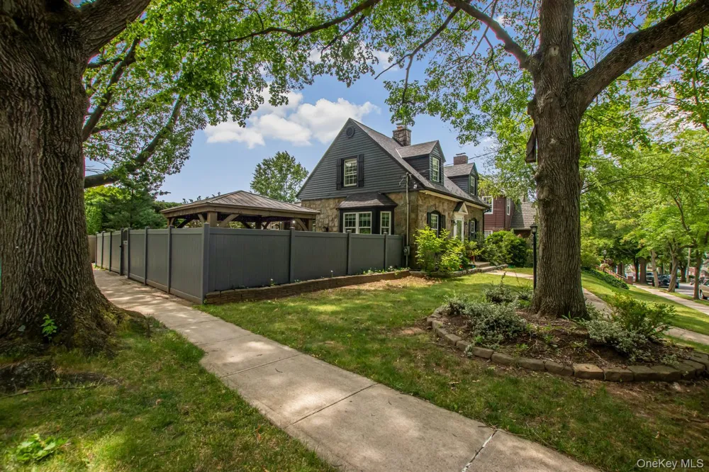 4 Knox Pl. Staten Island, NY 10314