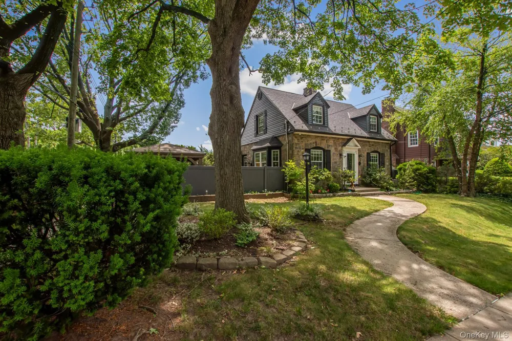 4 Knox Pl. Staten Island, NY 10314