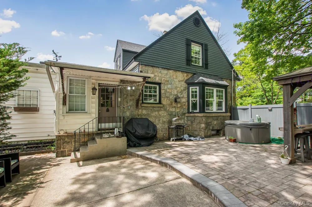 4 Knox Pl. Staten Island, NY 10314