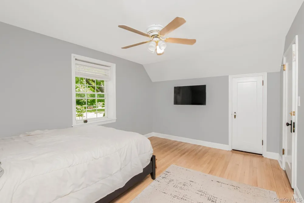 4 Knox Pl. Staten Island, NY 10314