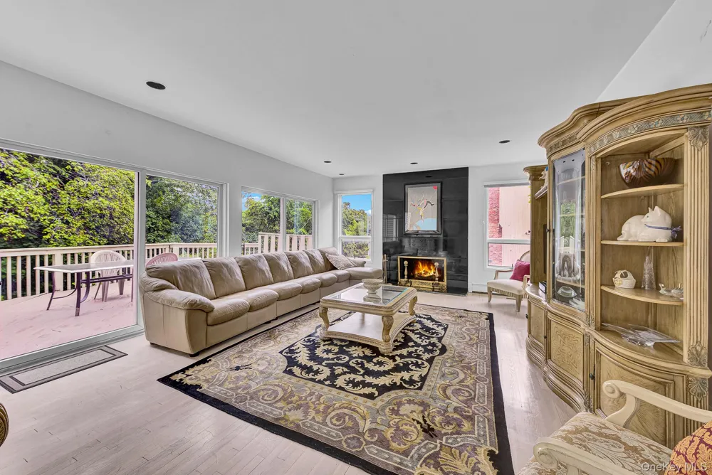 4 Verity Lane Roslyn, NY 11576