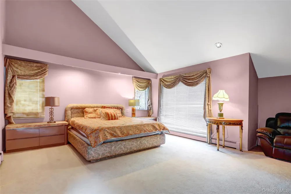 4 Verity Lane Roslyn, NY 11576