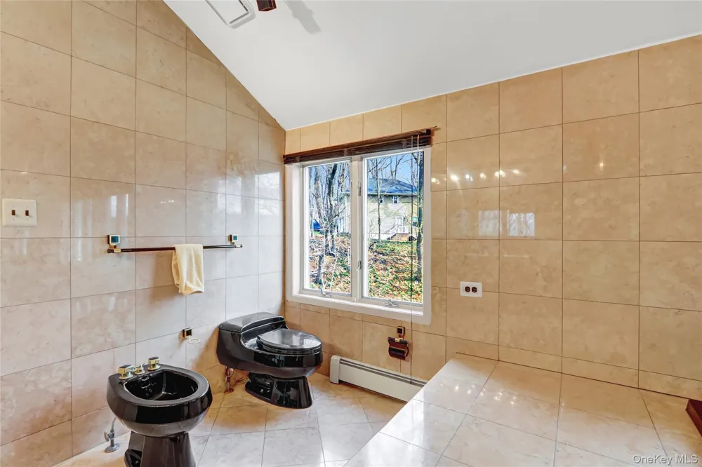 4 Verity Lane Roslyn, NY 11576