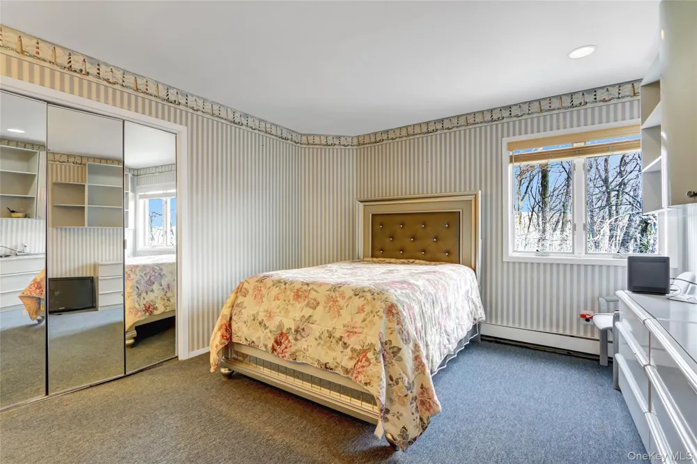 4 Verity Lane Roslyn, NY 11576