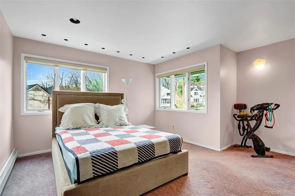 4 Verity Lane Roslyn, NY 11576