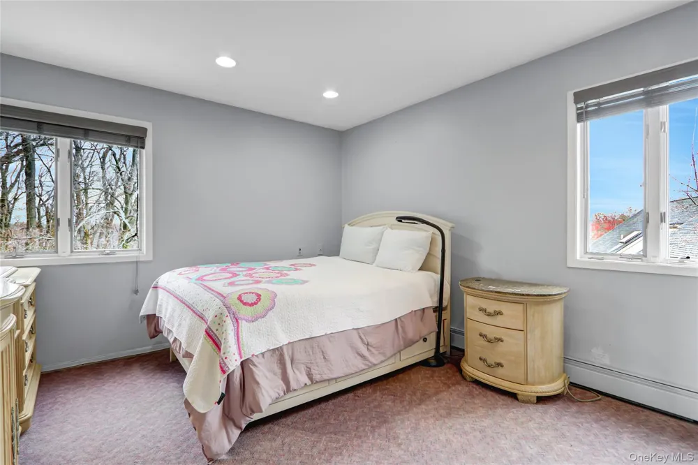 4 Verity Lane Roslyn, NY 11576