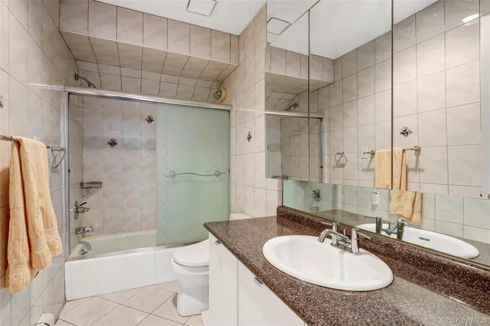 4 Verity Lane Roslyn, NY 11576