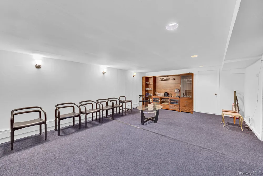 4 Verity Lane Roslyn, NY 11576