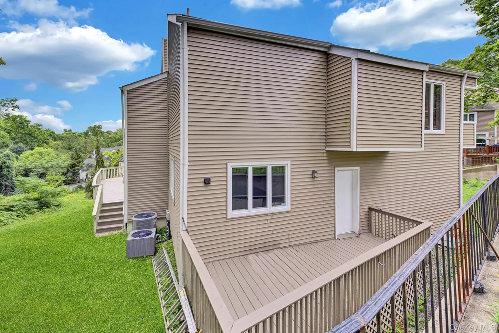 4 Verity Lane Roslyn, NY 11576