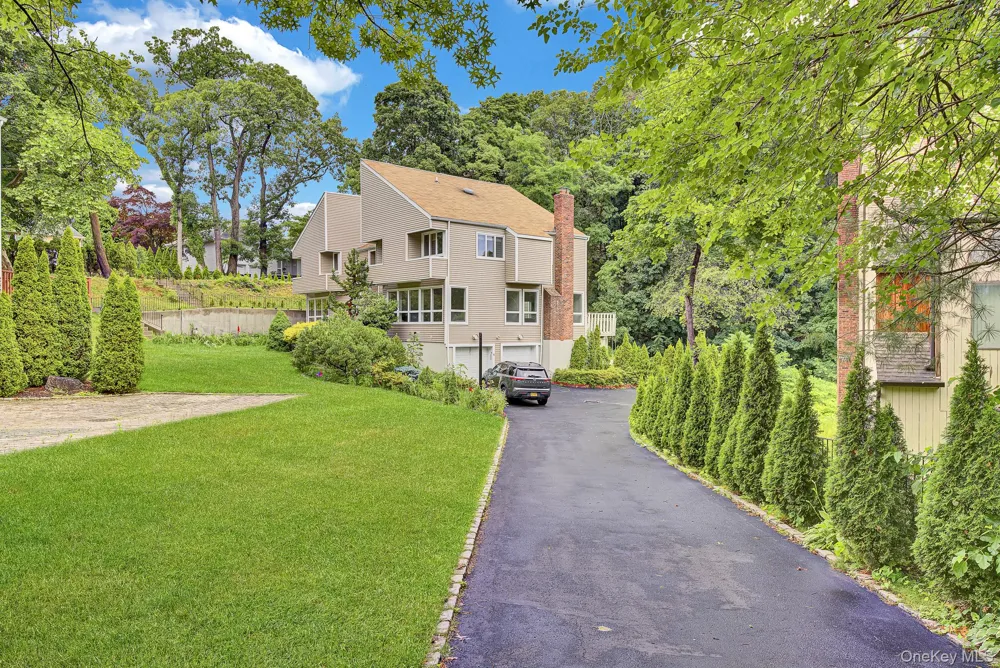 4 Verity Lane Roslyn, NY 11576