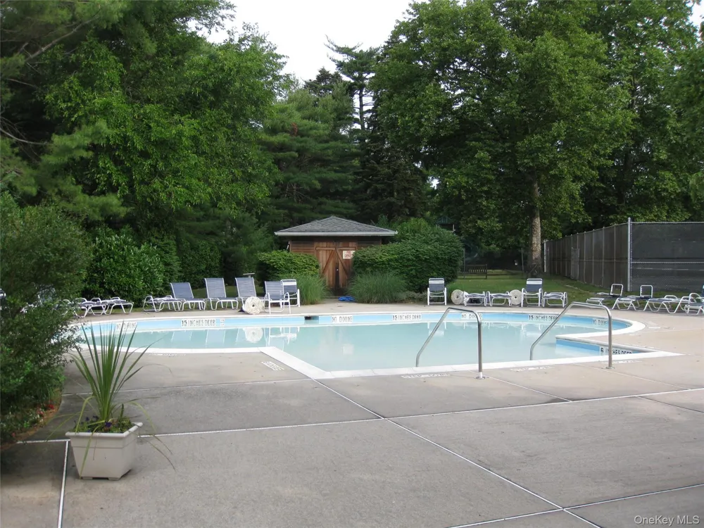 4 Verity Lane Roslyn, NY 11576