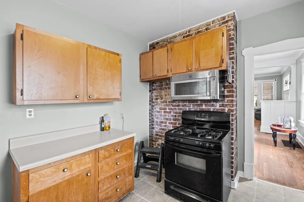 985 FORREST AVE Memphis, TN 38105