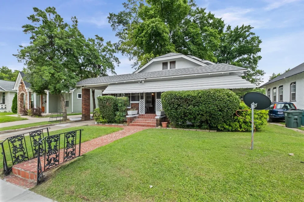 985 FORREST AVE Memphis, TN 38105