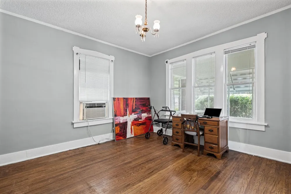 985 FORREST AVE Memphis, TN 38105