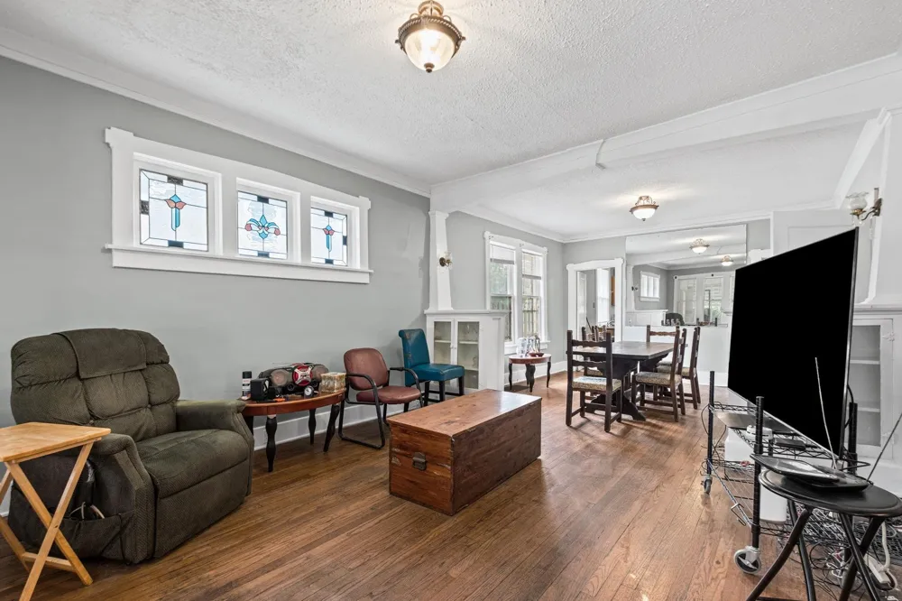 985 FORREST AVE Memphis, TN 38105