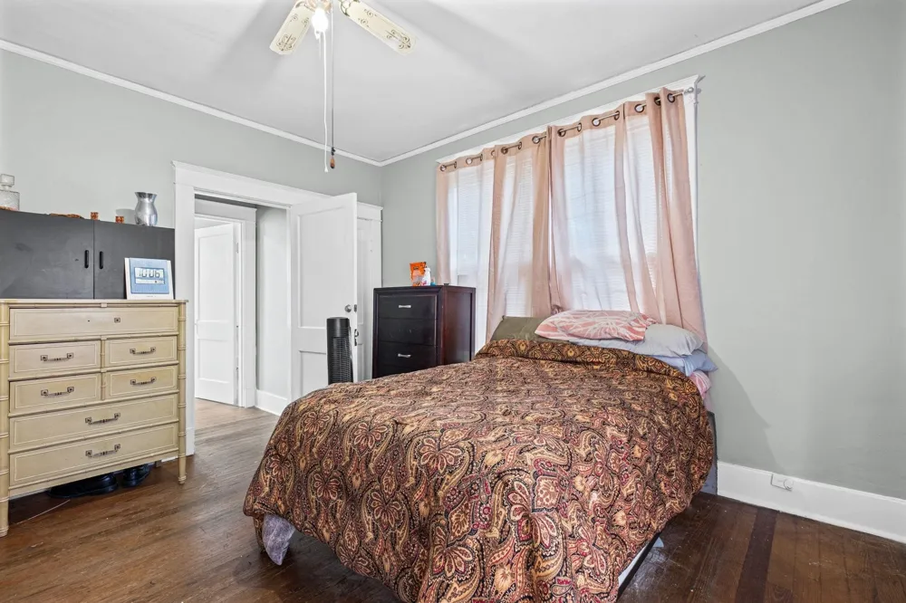 985 FORREST AVE Memphis, TN 38105