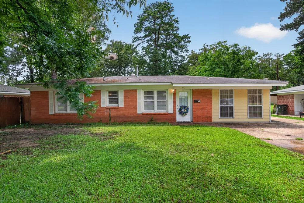 305 8th Street NE Springhill, LA 71075