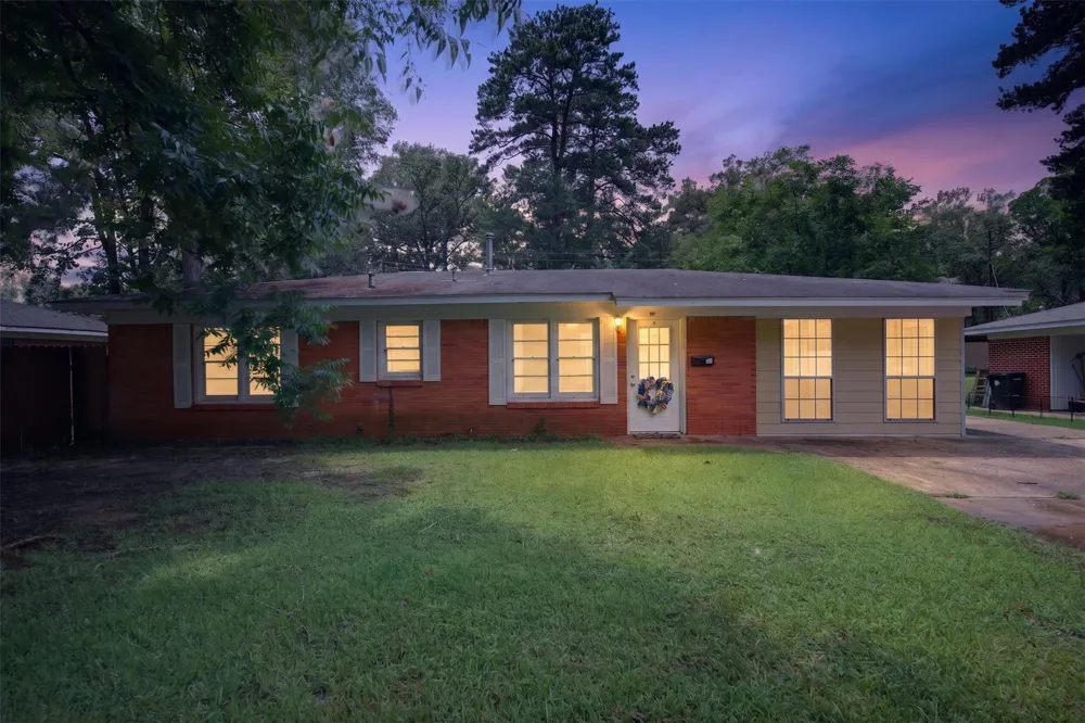 305 8th Street NE Springhill, LA 71075