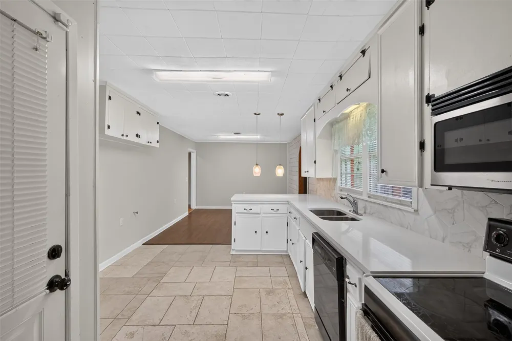 305 8th Street NE Springhill, LA 71075