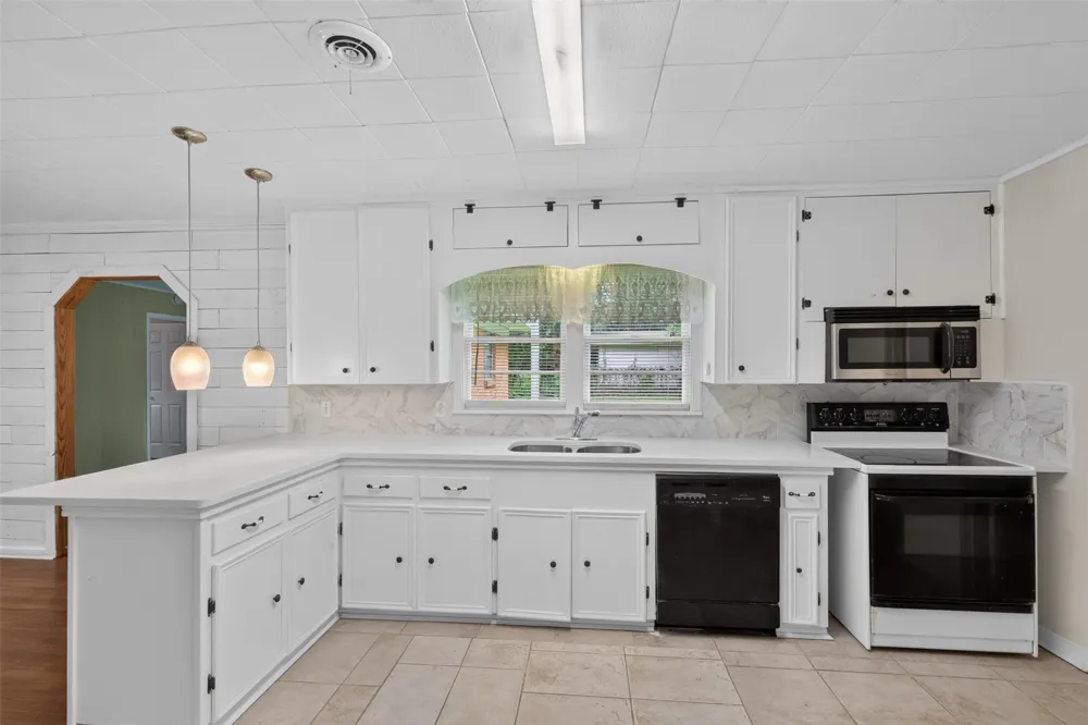 305 8th Street NE Springhill, LA 71075