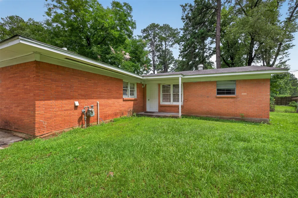 305 8th Street NE Springhill, LA 71075