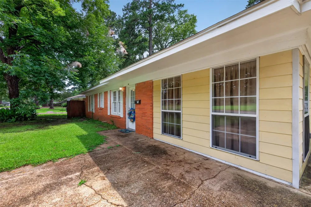 305 8th Street NE Springhill, LA 71075