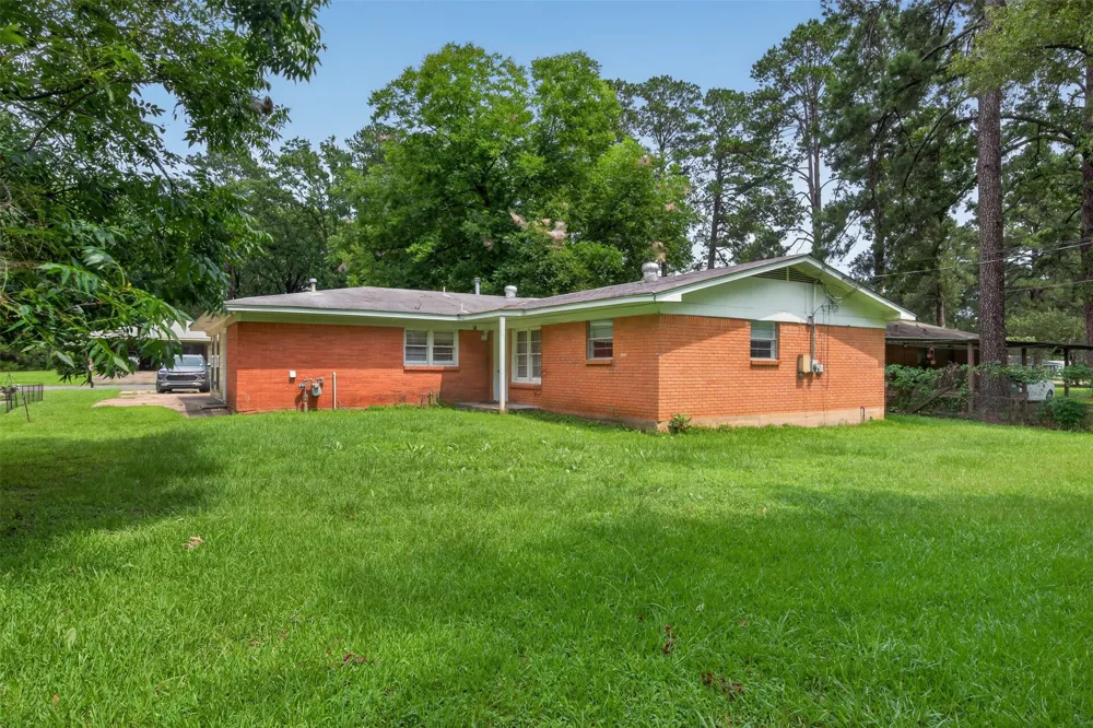 305 8th Street NE Springhill, LA 71075
