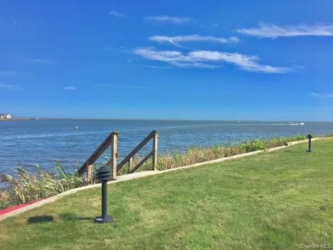 8 Victoria Drive #8