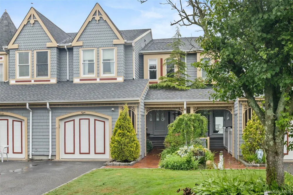 8 Victoria Drive #8 Amityville, NY 11701