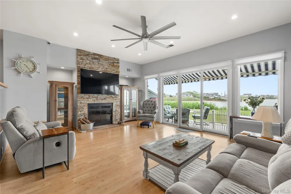 8 Victoria Drive #8 Amityville, NY 11701