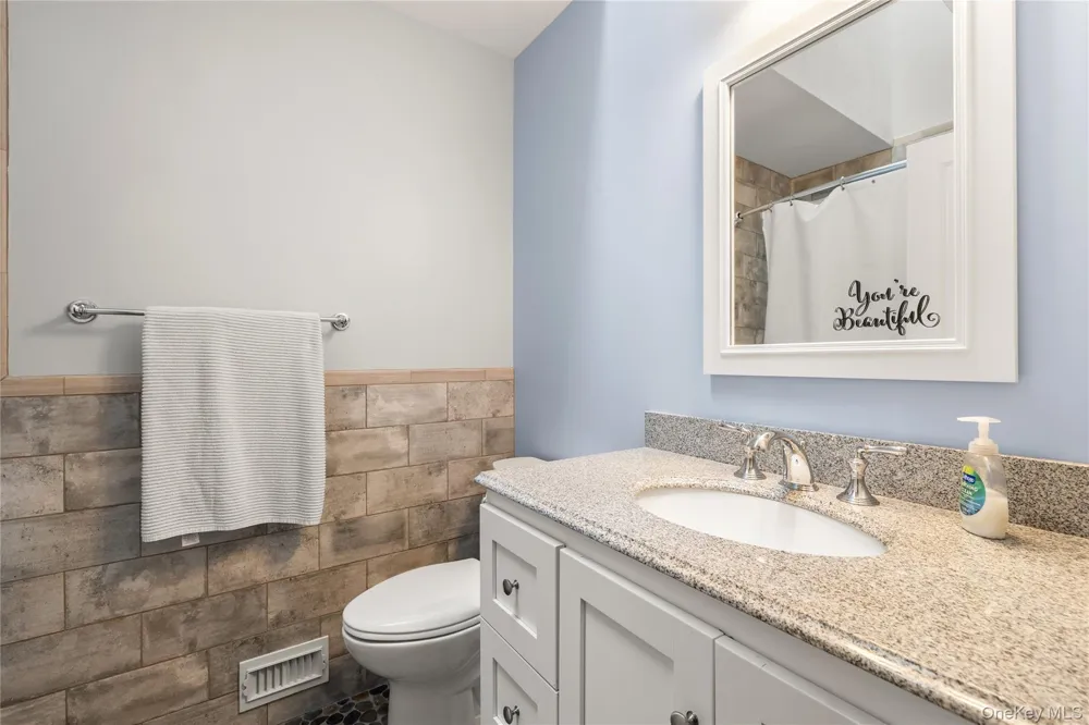 8 Victoria Drive #8 Amityville, NY 11701