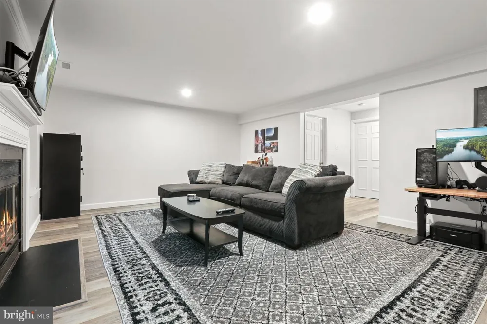 8614 TOWER BRIDGE WAY Lutherville Timonium, MD 21093