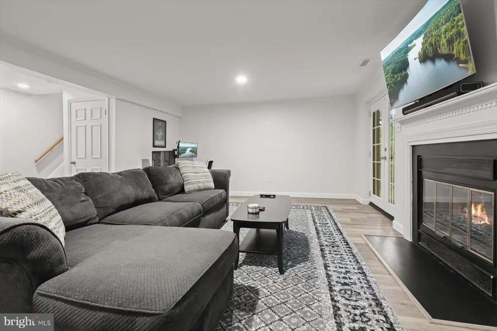 8614 TOWER BRIDGE WAY Lutherville Timonium, MD 21093