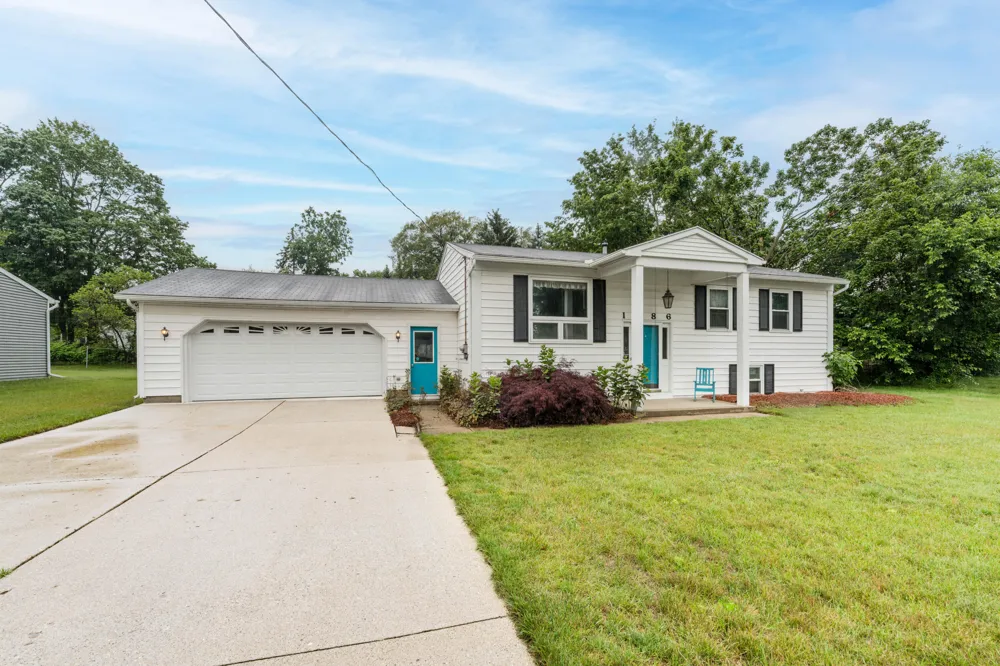 1686 Sherwood Avenue Dorr, MI 49323
