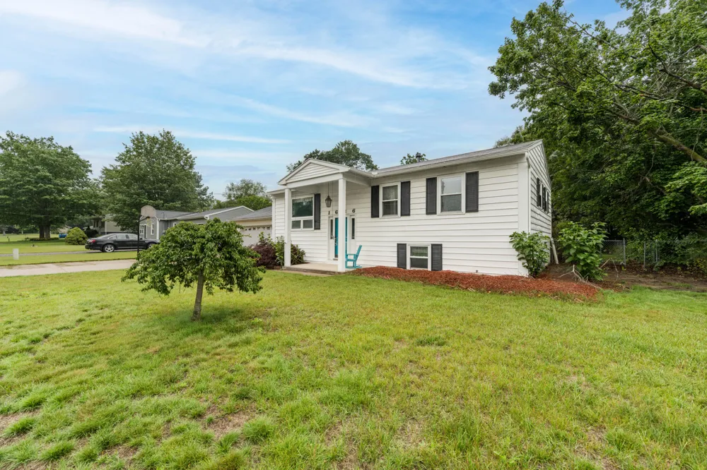 1686 Sherwood Avenue Dorr, MI 49323