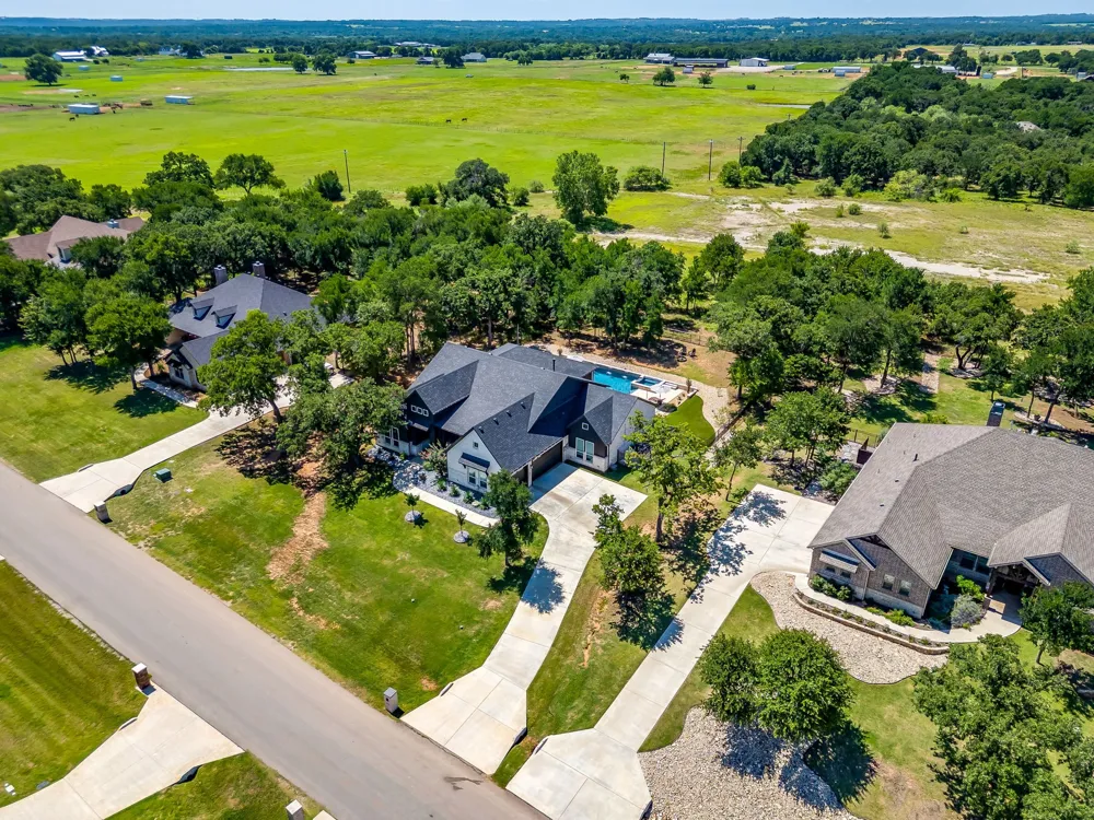 673 S Sugartree Drive Lipan, TX 76462