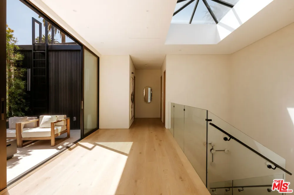 528 Marguerita Avenue Santa Monica, CA 90402