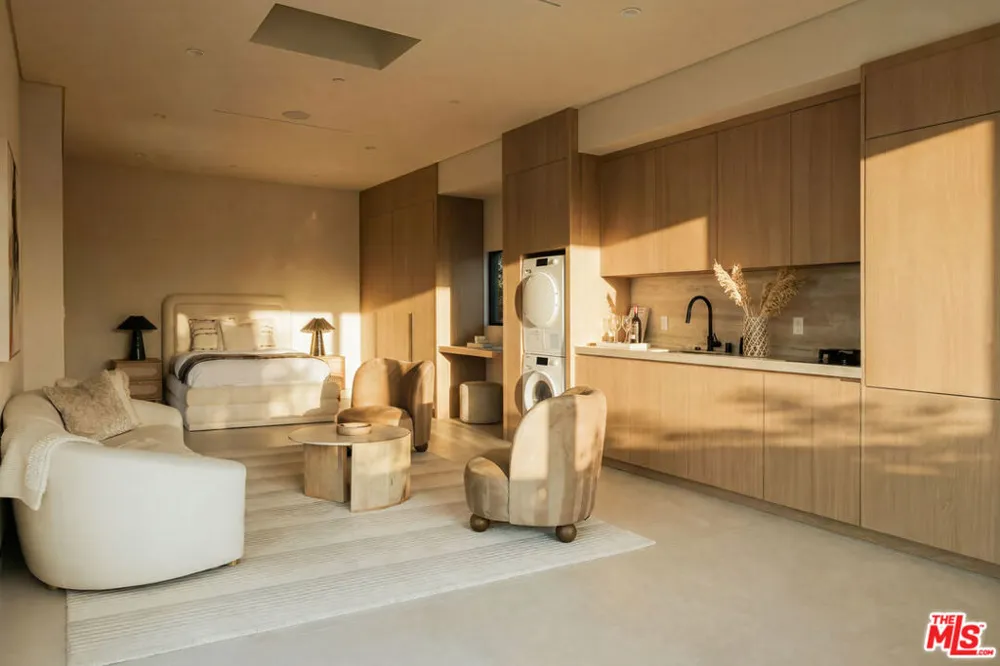 528 Marguerita Avenue Santa Monica, CA 90402
