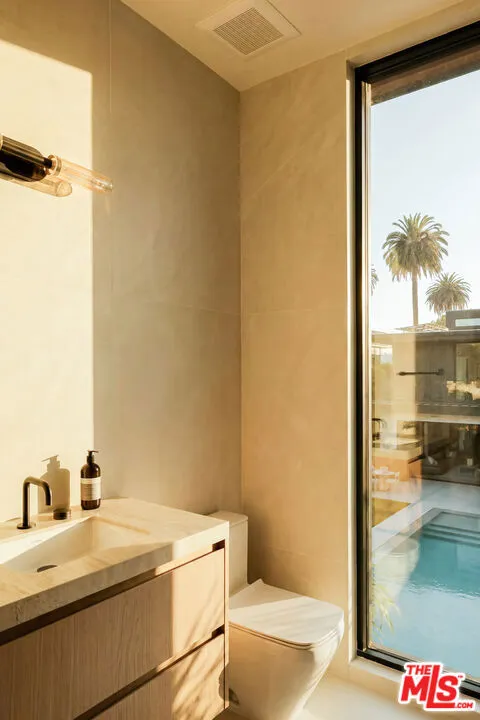528 Marguerita Avenue Santa Monica, CA 90402