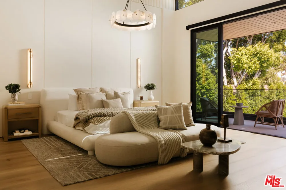 528 Marguerita Avenue Santa Monica, CA 90402