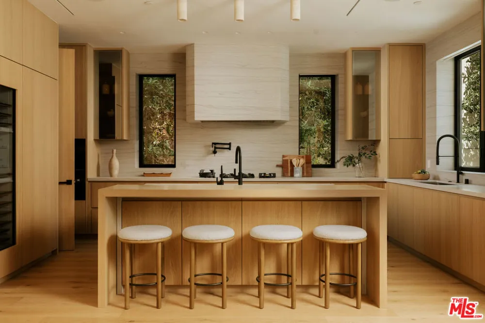 528 Marguerita Avenue Santa Monica, CA 90402