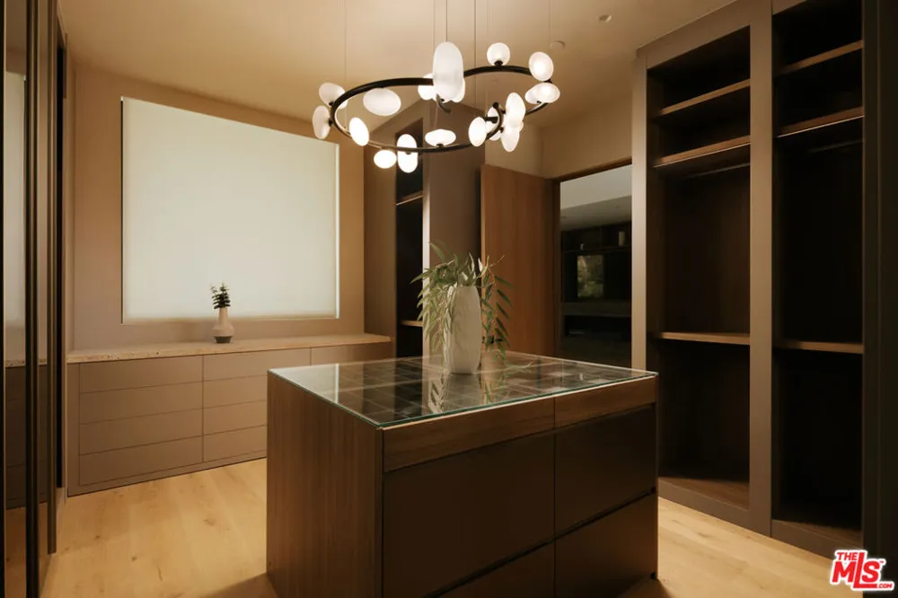 528 Marguerita Avenue Santa Monica, CA 90402