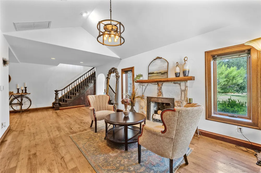 15805 Buddy Avenue Volente, TX 78641