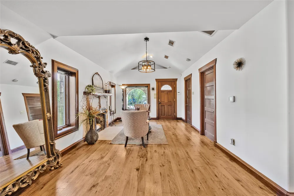 15805 Buddy Avenue Volente, TX 78641