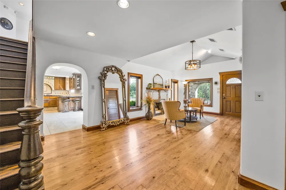 15805 Buddy Avenue Volente, TX 78641
