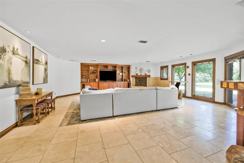 15805 Buddy Avenue Volente, TX 78641