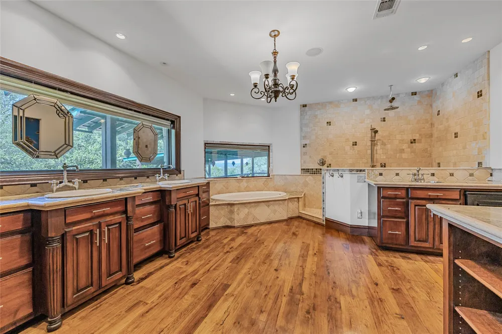 15805 Buddy Avenue Volente, TX 78641
