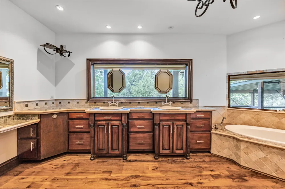 15805 Buddy Avenue Volente, TX 78641