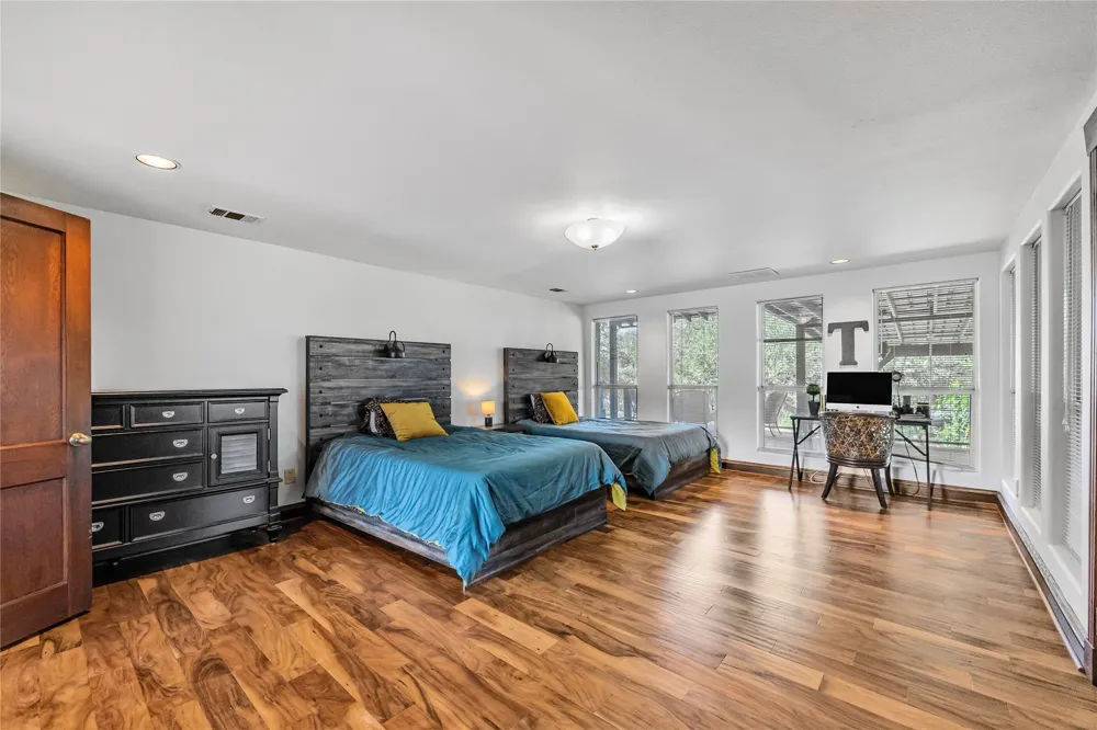 15805 Buddy Avenue Volente, TX 78641